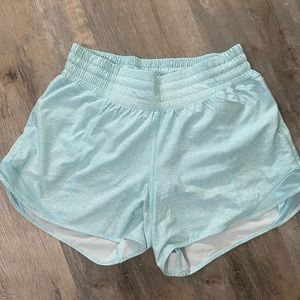 lulu shorts! size 4 4”